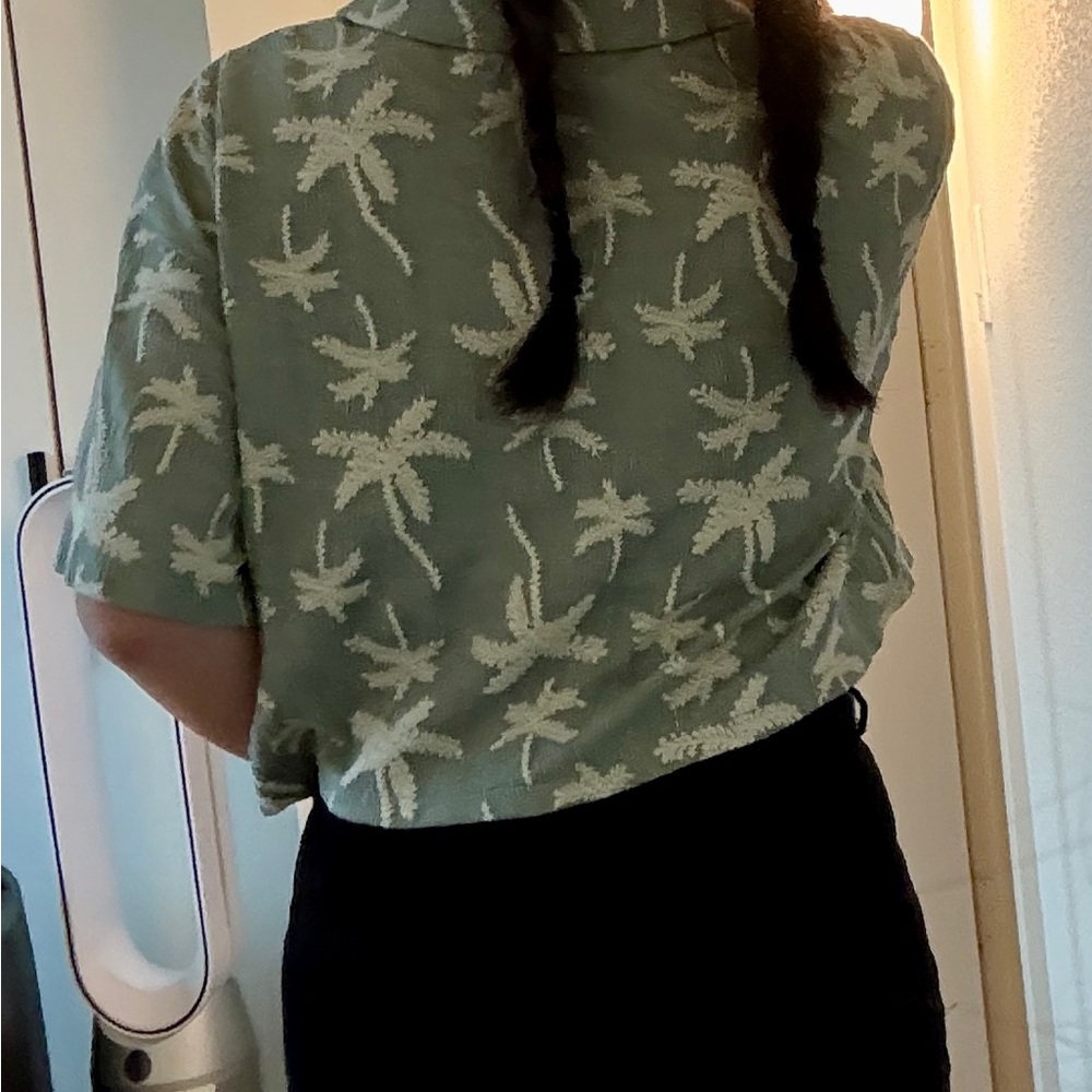 Palm Tree Cropped Button Up Tee - Picture 6 of 6